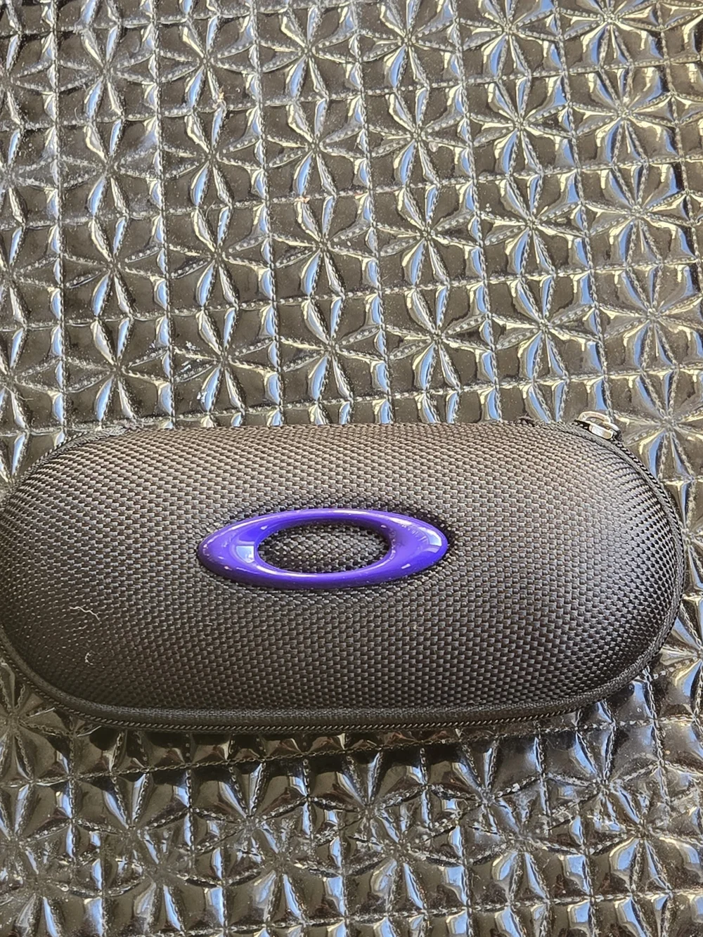 Oakley Small Carbon Fiber Style Hard Sunglasses Case – Purple Logo